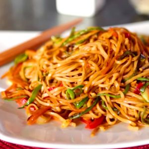 1 Plate Veg Chaumein – चाउमिन