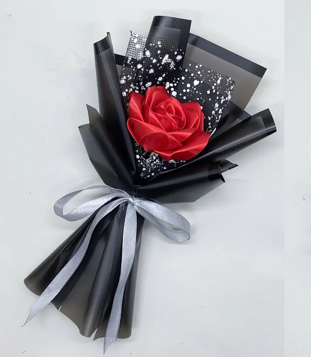 The Crimson Onyx Bouquet with 1 big size flower.